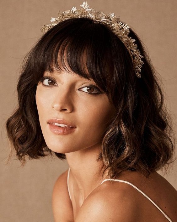 Como Usar Tiara para Disfarçar o Bad Hair Day em Cabelos Curtos