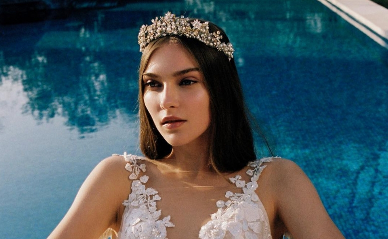 cabelo curto com tiara