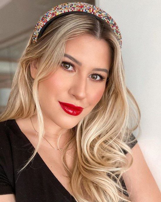 Os Melhores Penteados com Tiara para Cabelo Curto Cacheado