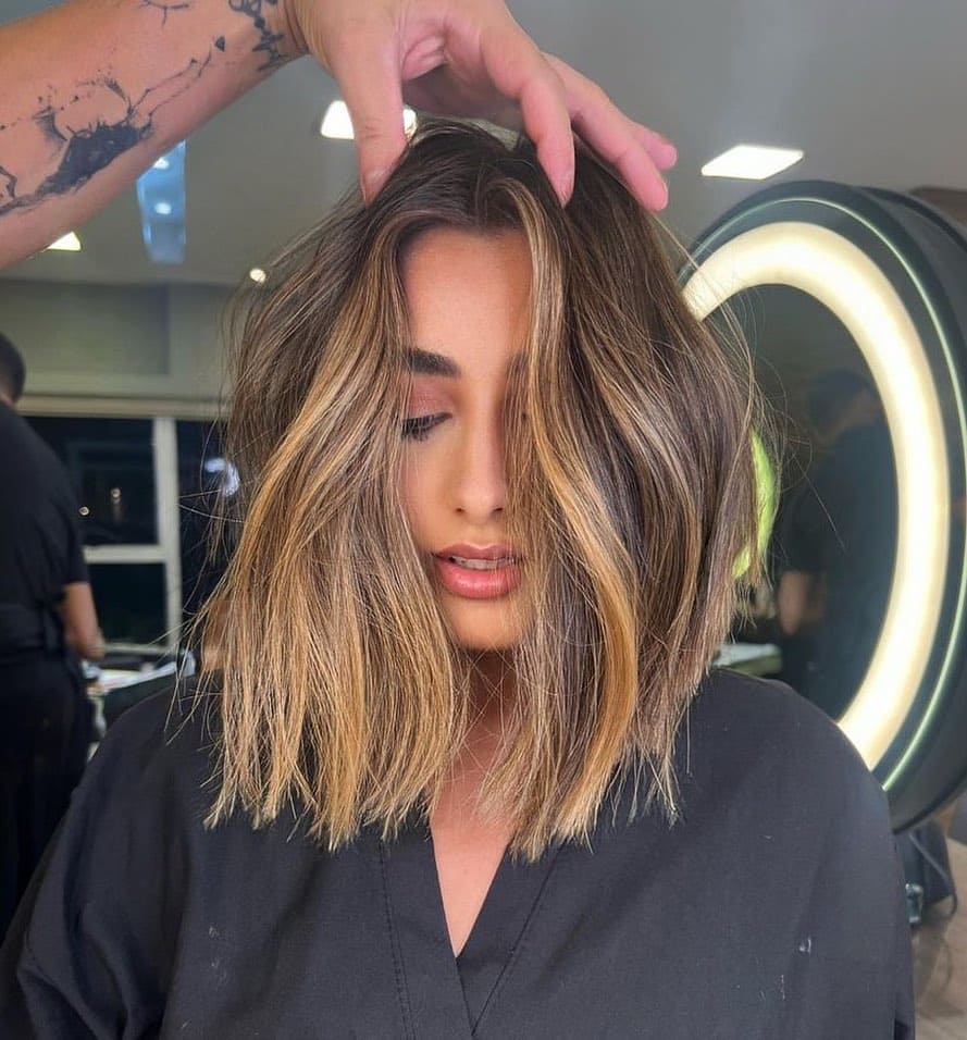 cabelo curto morena iluminada