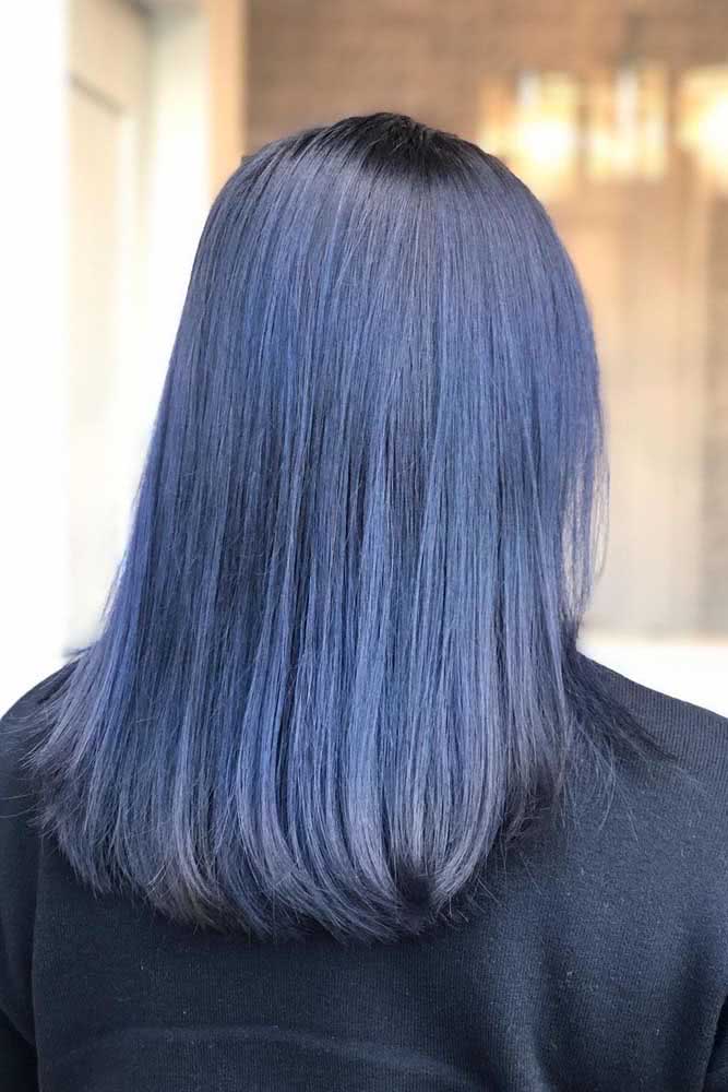 Long Bob para Cabelo Preto Liso: Elegância e Versatilidade; Blunt Cut: O Corte Reto e Moderno para Cabelos Pretos Lisos; Chanel no Ombro: Uma Variação Clássica para Fios Pretos e Lisos; Cabelo Repicado e em Camadas: Movimento e Juventude para Cabelos Pretos Lisos; Guia Completo de Cuidados para Manter o Brilho do Cabelo Preto Liso