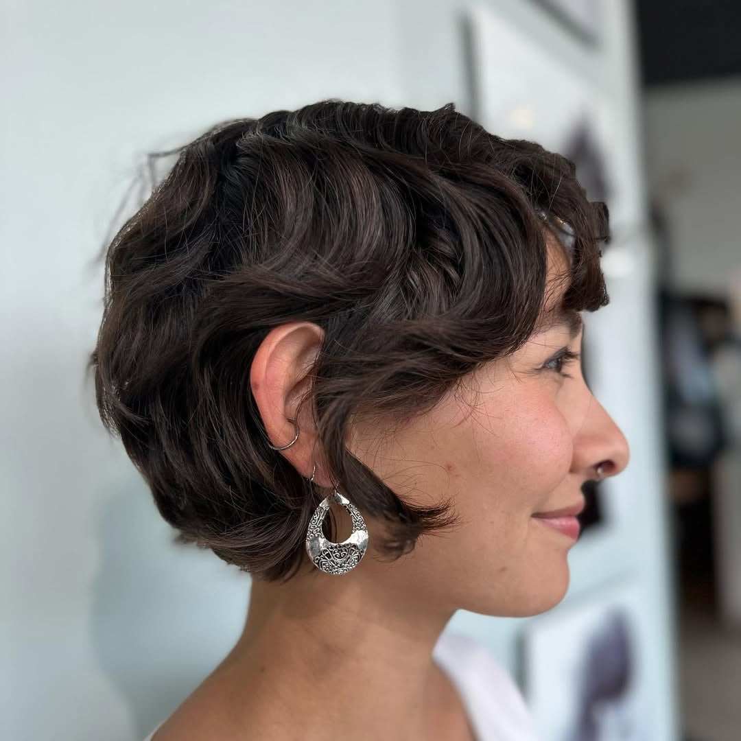 cabelo curto ondulado