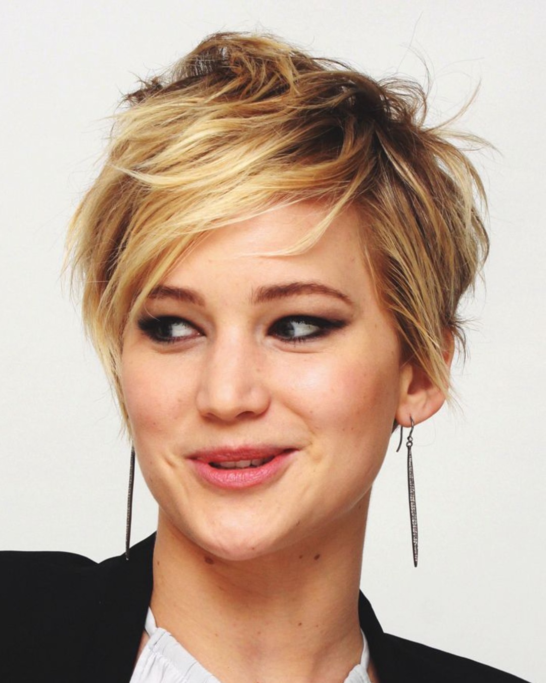 5 ideias de títulos:
1. Cabelo Curto Repicado: O Guia Completo para um Visual Moderno
2. Descubra os Segredos do Corte Repicado para Dar Leveza e Movimento aos Seus Fios
3. Pixie Repicado vs. Short Bob Repicado: Qual o Melhor para Você?
4. Dicas Essenciais de Manutenção para Manter Seu Cabelo Repicado Sempre Perfeito
5. Como o Corte Repicado Pode Rejuvenescer Seu Visual: Estilos e Inspirações