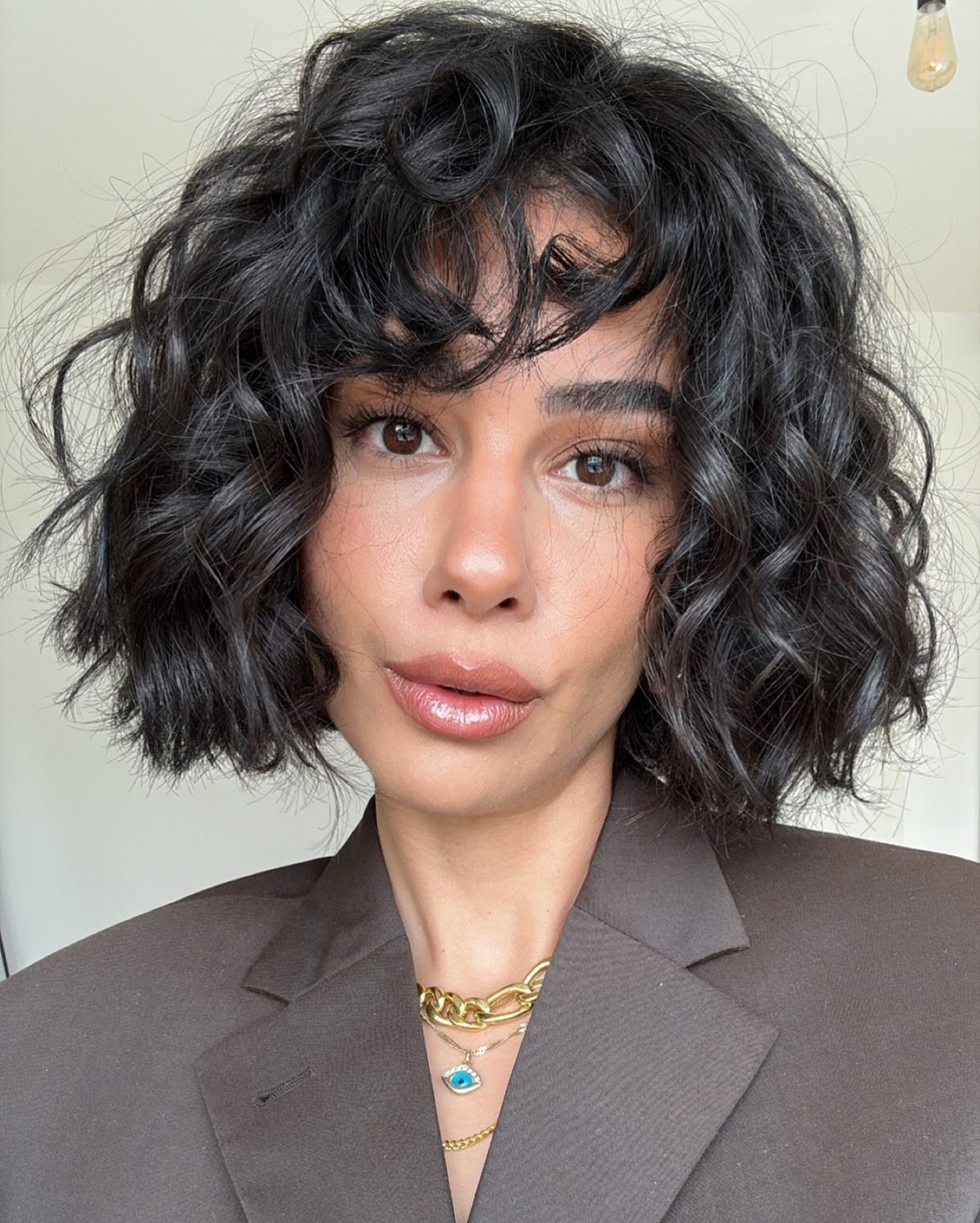 5 ideias de títulos:
1. Cabelo Curto Repicado: O Guia Completo para um Visual Moderno
2. Descubra os Segredos do Corte Repicado para Dar Leveza e Movimento aos Seus Fios
3. Pixie Repicado vs. Short Bob Repicado: Qual o Melhor para Você?
4. Dicas Essenciais de Manutenção para Manter Seu Cabelo Repicado Sempre Perfeito
5. Como o Corte Repicado Pode Rejuvenescer Seu Visual: Estilos e Inspirações