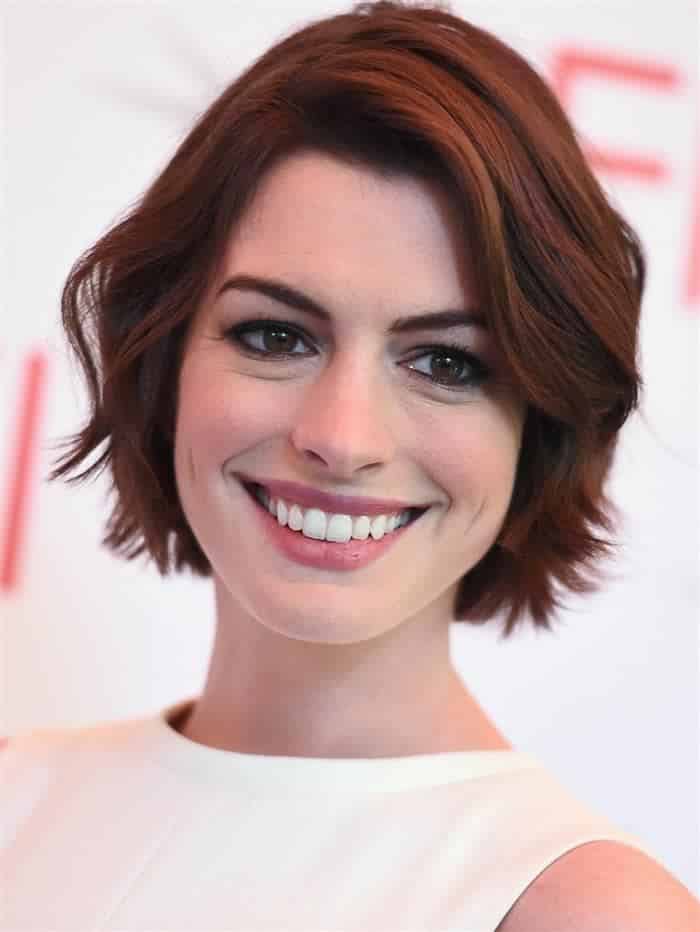 Short Bob em Camadas: O Corte Perfeito para Cabelos Vermelhos