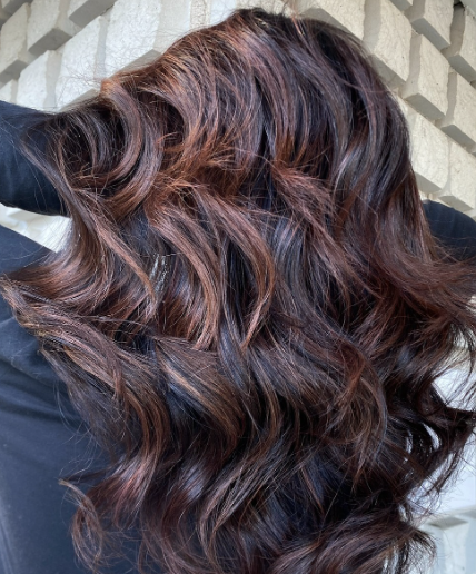 Dark Cherry Hair para Cabelos Cacheados e Crespos: Inspirações e Cuidados