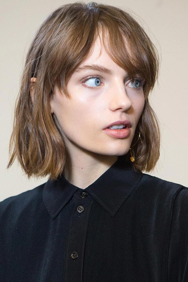 5 ideias de títulos:
1. Desvendando o Cabelo 1C: Guia Completo de Cuidados e Estilização
2. Cabelo 1C: O Segredo para um Liso com Movimento e Volume
3. Frizz e Peso? Como Dominar o Cabelo Tipo 1C
4. Cortes que Transformam: Os Melhores Estilos para Cabelo 1C
5. Rotina de Skincare Capilar: Dicas Essenciais para Cabelo 1C