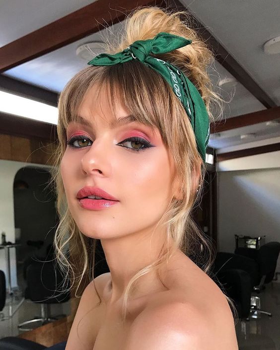 O estilo hippie: Cabelos longos e naturais para 2024