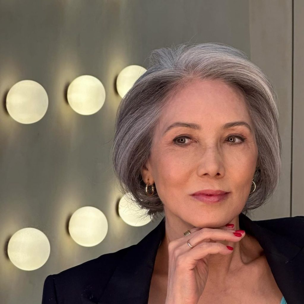 cabelo feminino bem curto