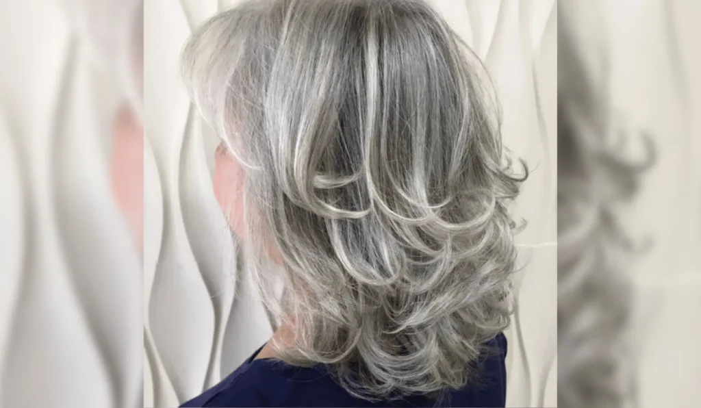 1. Cortes Modernos para Cabelos Brancos: Inspire-se!
2. Guia Completo de Cuidados para Cabelos Grisalhos
3. Transição Capilar para o Branco: Dicas e Técnicas
4. Como Evitar o Amarelamento dos Fios Brancos
5. A Beleza e a Liberdade de Assumir o Cabelo Branco