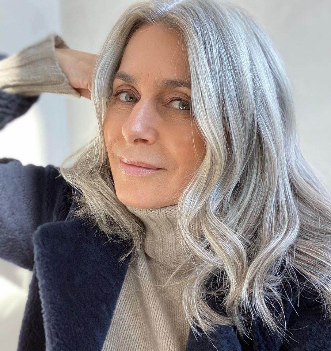 1. Cortes Modernos para Cabelos Brancos: Inspire-se!
2. Guia Completo de Cuidados para Cabelos Grisalhos
3. Transição Capilar para o Branco: Dicas e Técnicas
4. Como Evitar o Amarelamento dos Fios Brancos
5. A Beleza e a Liberdade de Assumir o Cabelo Branco