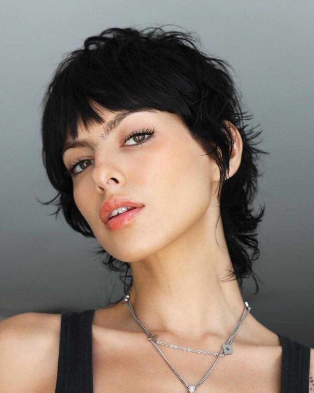 Franja Bardot: Como Adotar o Estilo Icônico de Brigitte Bardot