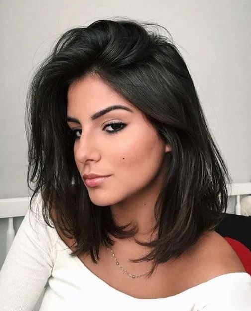 Cabelo Médio em Camadas: Dicas para Adicionar Movimento e Leveza sem Perder Volume