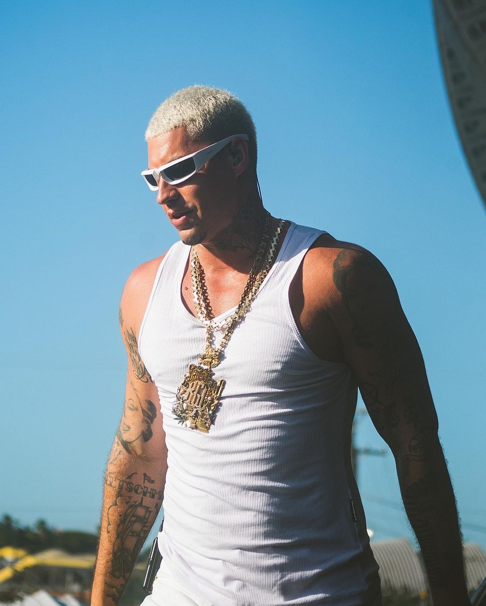 1. Guia Completo de Cuidados para Cabelo Nevou Feminino
2. Cabelo Nevou em Cabelos Cacheados e Afros: Dicas e Inspirações
3. Buzz Cut Platinado Feminino: Ousadia e Estilo com o Efeito Nevou
4. O Processo de Descoloração para o Nevou: Passo a Passo e Precauções
5. Cronograma Capilar Essencial para Manter a Saúde do Cabelo Nevou
6. Nevou em Casa ou no Salão? Prós e Contras da Descoloração Platinada