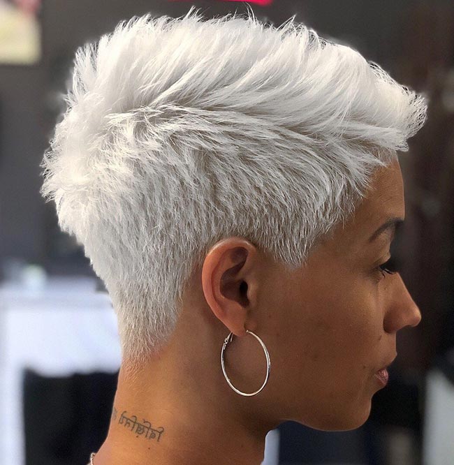 1. Guia Completo de Cuidados para Cabelo Nevou Feminino
2. Cabelo Nevou em Cabelos Cacheados e Afros: Dicas e Inspirações
3. Buzz Cut Platinado Feminino: Ousadia e Estilo com o Efeito Nevou
4. O Processo de Descoloração para o Nevou: Passo a Passo e Precauções
5. Cronograma Capilar Essencial para Manter a Saúde do Cabelo Nevou
6. Nevou em Casa ou no Salão? Prós e Contras da Descoloração Platinada