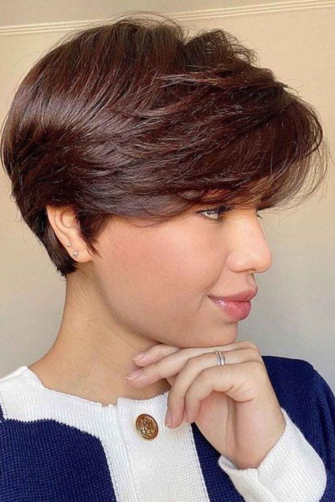 Undercut Feminino: Ousadia e Estilo com Nuca Raspada e Desenhos Exclusivos