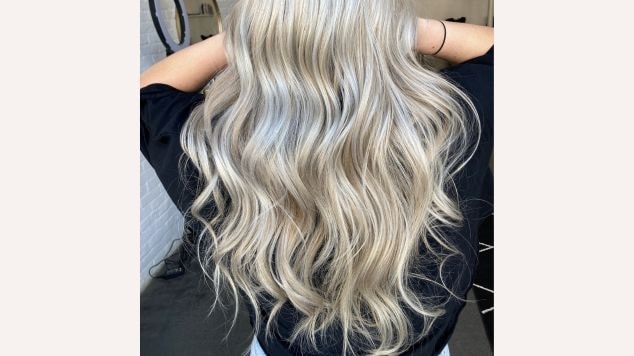 5 ideias de títulos:
1. Cabelo Platinado: O Guia Completo para um Visual Moderno e Estiloso
2. Desvendando os Segredos do Cabelo Platinado: Nuances
