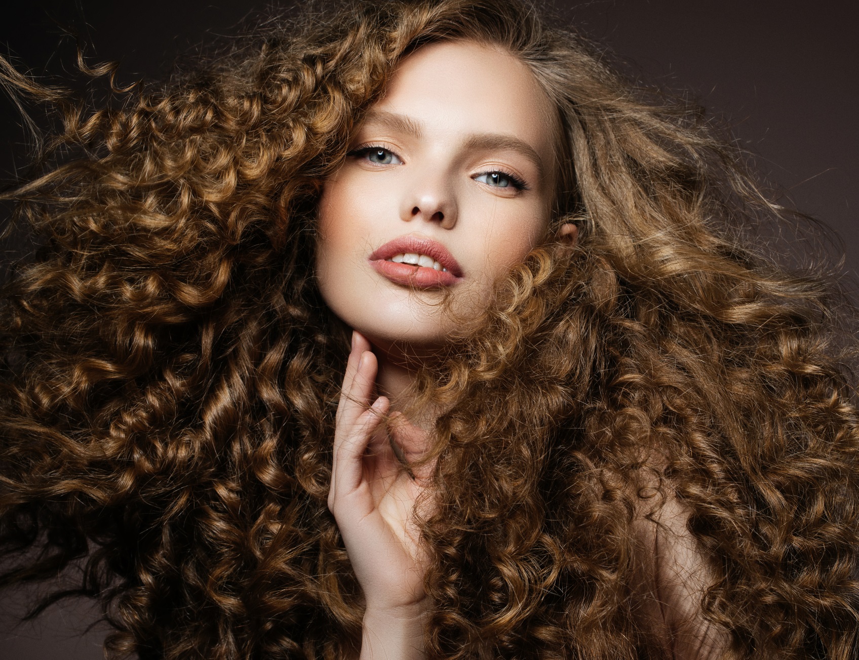 Loiro Escuro Acinzentado vs. Dourado: Qual a Melhor Opção para Você?