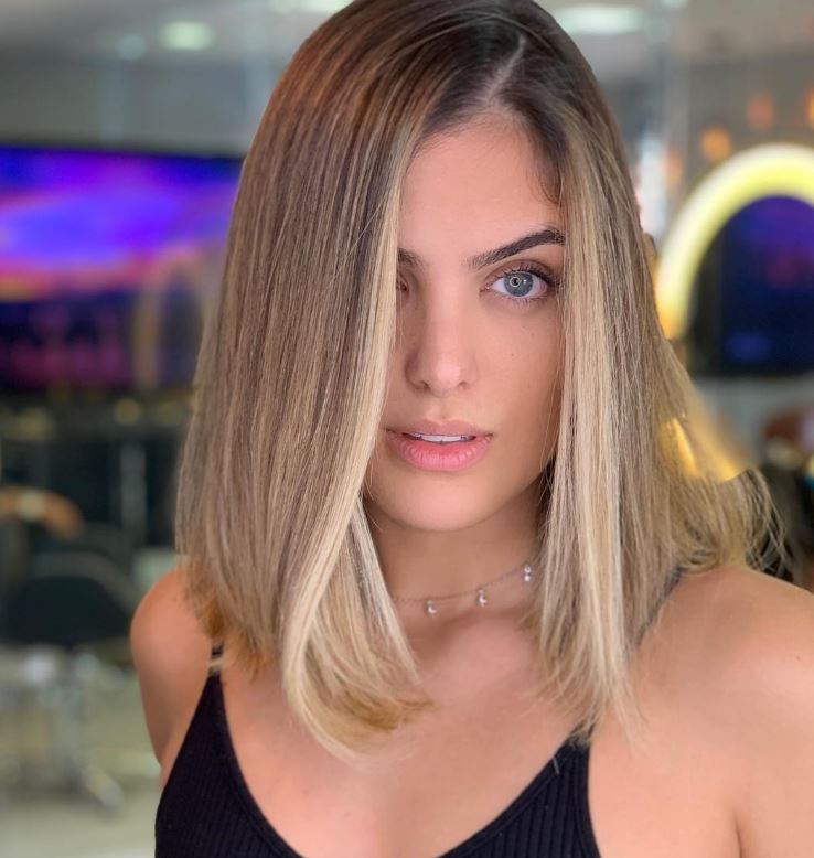 Long Bob Liso vs. Ondulado: Qual Estilo Loiro Combina Mais com Você?