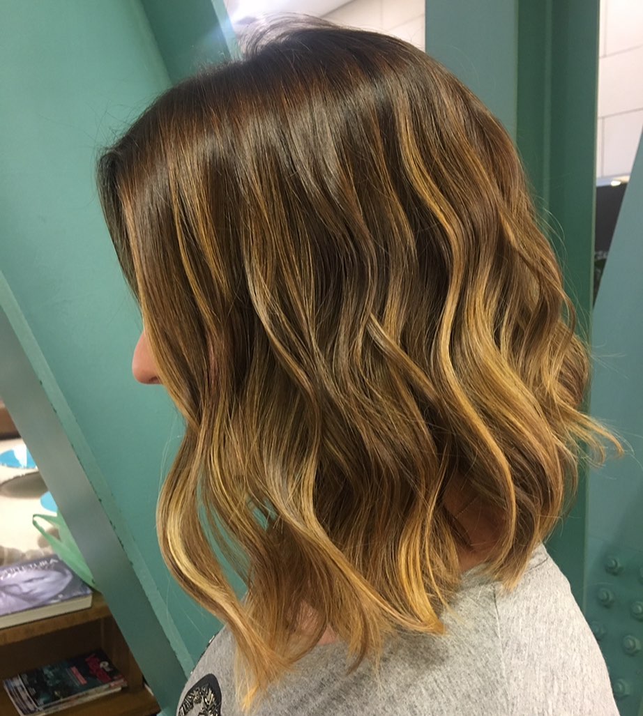 Tendências de Loiro 2026: Do Amanteigado ao Platinado no Long Bob