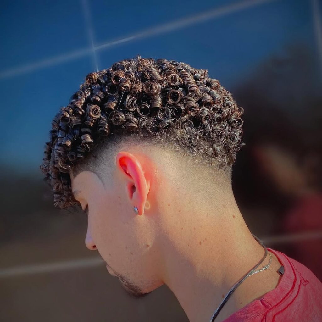 Os Melhores Cortes Low Fade para Skatistas de Cabelo Cacheado