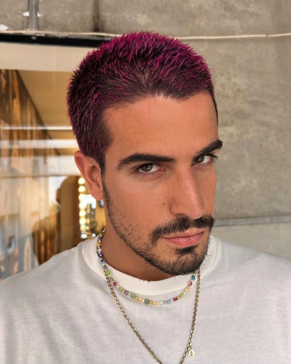 5 ideias de títulos para posts sobre corte máquina 5:
1. Máquina 5: O Guia Completo para o Corte Perfeito
2. Buzz Cut com Máquina 5: Estilo e Praticidade para o Homem Moderno
3. Como Fazer um Degradê com a Máquina 5: Passo a Passo
4. Máquina 5: A Escolha Ideal para Disfarçar Falhas e Valorizar o Rosto
5. Cortes Masculinos com Máquina 5: Tendências e Inspirações