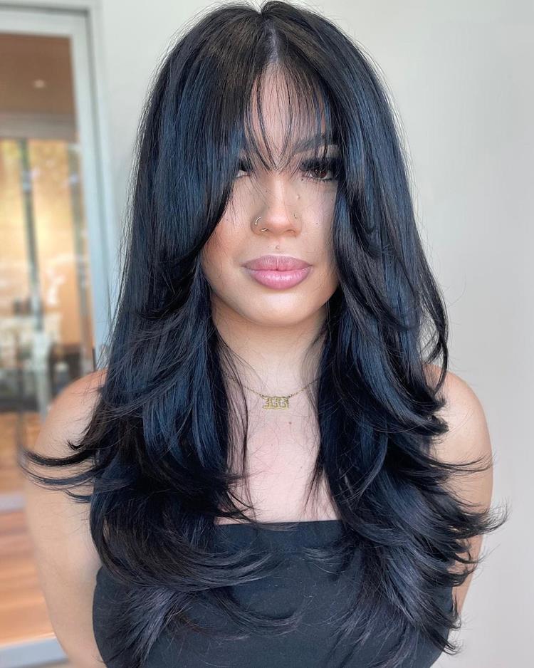 Cabelo médio com franja: Inspirações e combinações de cortes