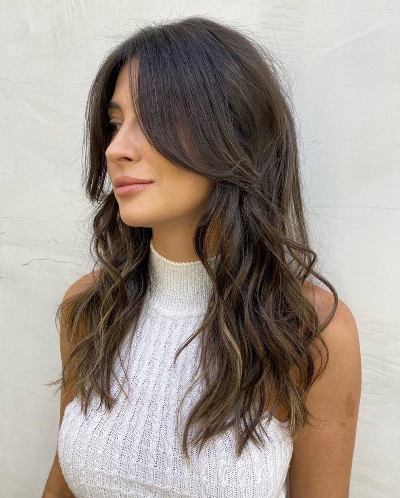 Como escolher a franja longa ideal para seu formato de rosto