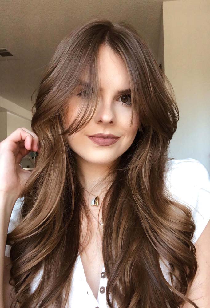 Cabelo médio com franja: Inspirações e combinações de cortes