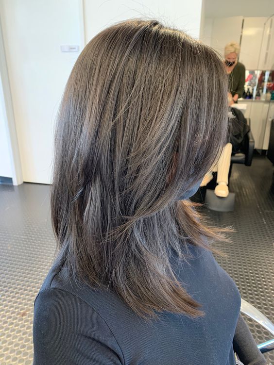 cabelo medio com franja longa