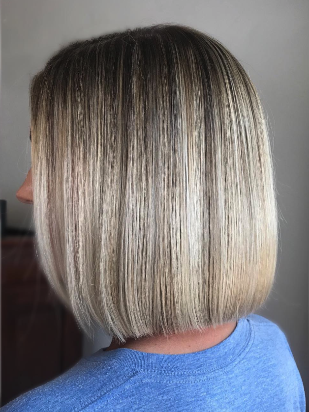 Guia Completo de Cuidados para Cabelo Platinado Médio; Ombré Hair Platinado vs. Luzes na Touca: Qual o Melhor para Cabelos Médios?; Como Escolher o Tom de Platinado Ideal para o seu Cabelo Médio; Cronograma Capilar Essencial para Manter o Platinado Saudável; Mechas de Contorno Platinadas: Ilumine seu Rosto com Estilo; Técnicas de Platinado para Cabelos Médios: Ombré