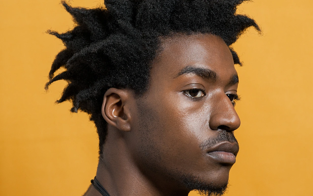 2B ou 2C: Descubra Seu Tipo e os Melhores Cortes para Você; Buzz Cut na Máquina 2: Praticidade e Estilo Militar para o Dia a Dia