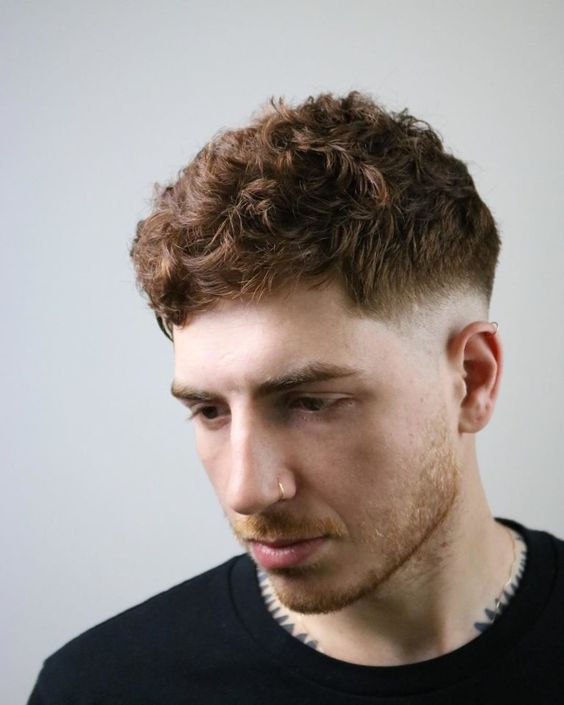 Corte Social na Máquina 2: O Guia Definitivo para um Visual Clássico; Como Cuidar do Cabelo Ondulado Tipo 2: Dicas e Produtos Essenciais; Degradê Masculino com Pente 2: Passo a Passo Completo para Barbeiros e Iniciantes; Cabelo 2A