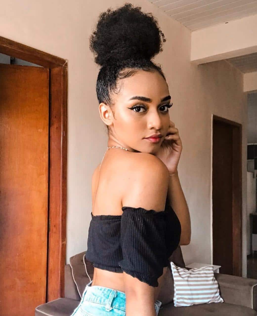 Coque de Cabelo Natural: 5 Penteados Incríveis para Cada Ocasião