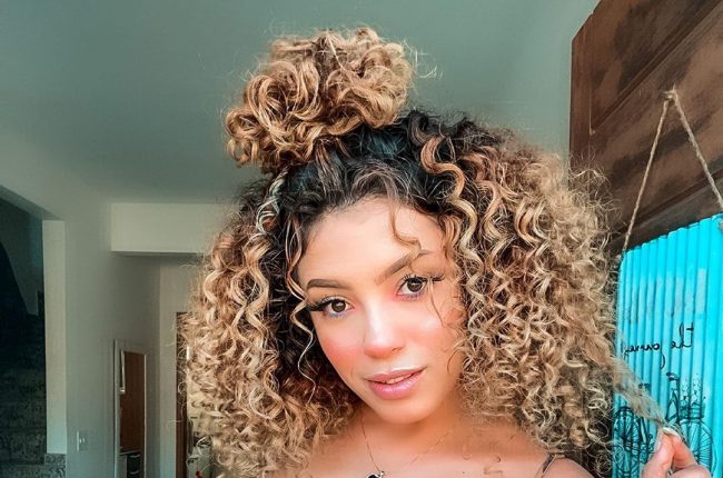 Coque de Cabelo Natural: 5 Penteados Incríveis para Cada Ocasião