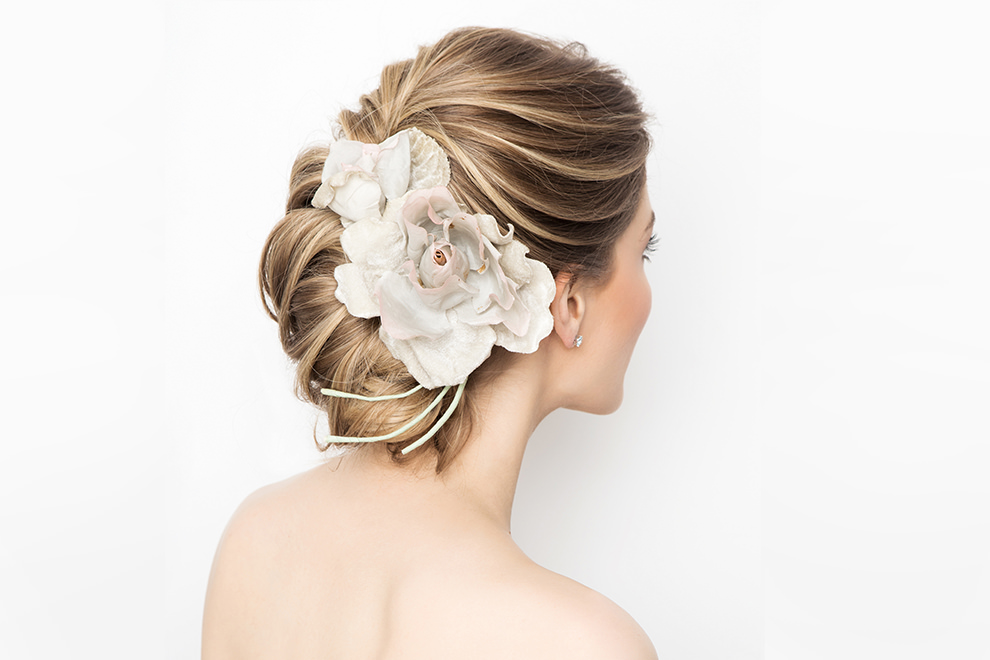 5 Títulos para Posts Satélites:
1. Penteados de Noiva 2026: O Guia Completo para o Seu Grande Dia
2. Cabelo Cacheado de Noiva: Dicas e Inspirações para Brilhar
3. Acessórios de Cabelo para Noivas: Como Escolher a Peça Perfeita
4. Coques e Semi-Presos: As Tendências de Penteados que Vão Dominar 2026
5. Bridal Stylist: A Aliada Essencial para o Penteado dos Sonhos