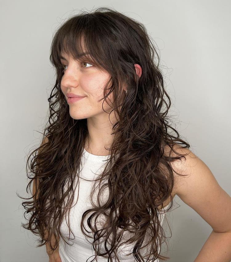 cabelo ondulado com franja