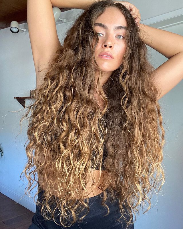 cabelo ondulado feminino