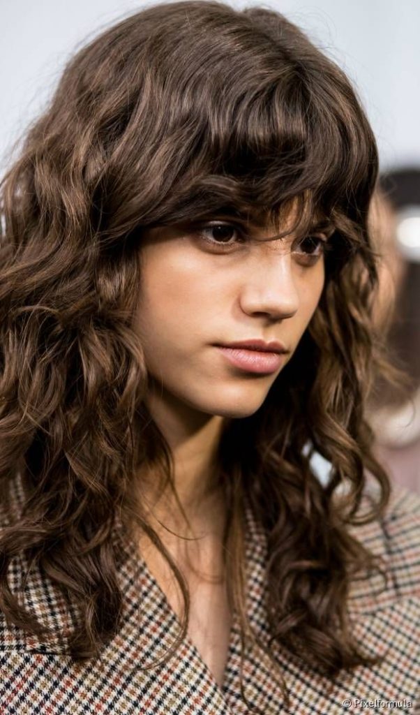 Finalização para Cabelo Ondulado: Scrunching