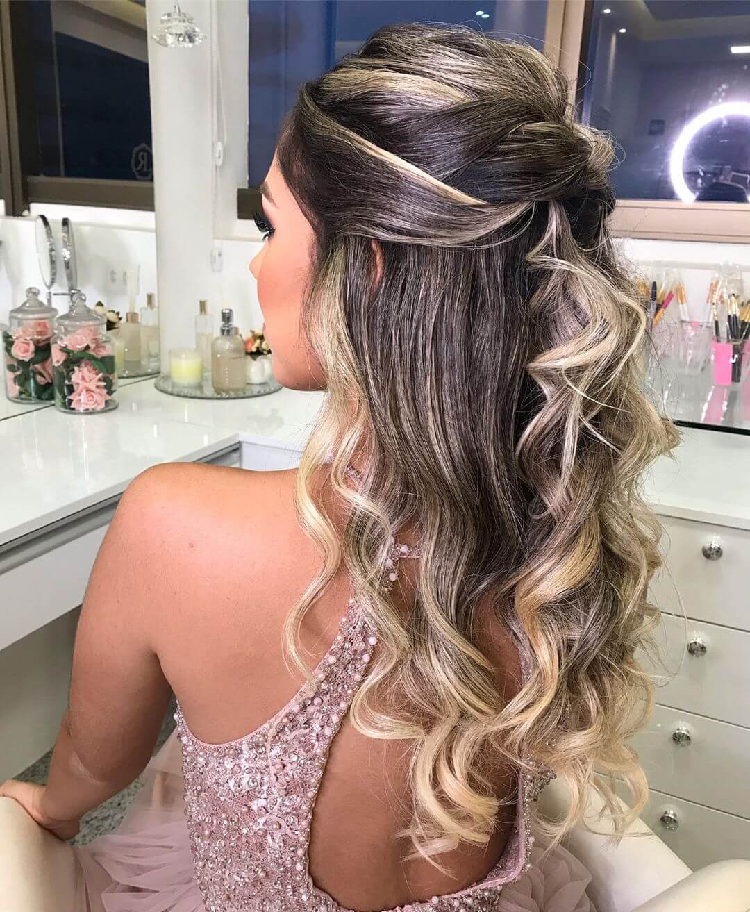 Penteados de Festa para Cabelos Longos: Volume e Movimento