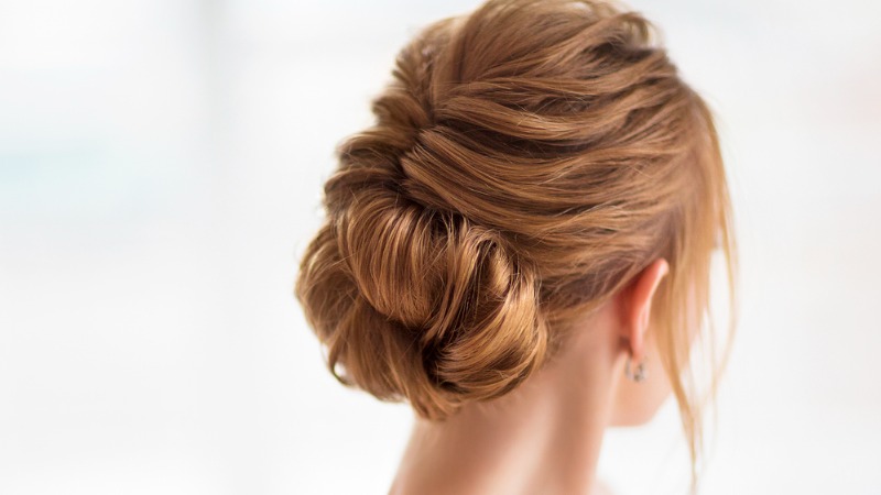 Como Fazer seu Penteado de Madrinha Durar a Festa Toda