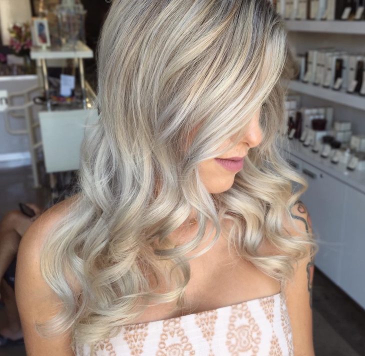 Guia Completo: Como Escolher o Tom de Loiro Pérola Ideal para Sua Pele