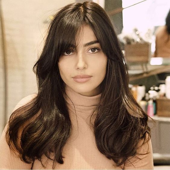 cabelo preto com franja