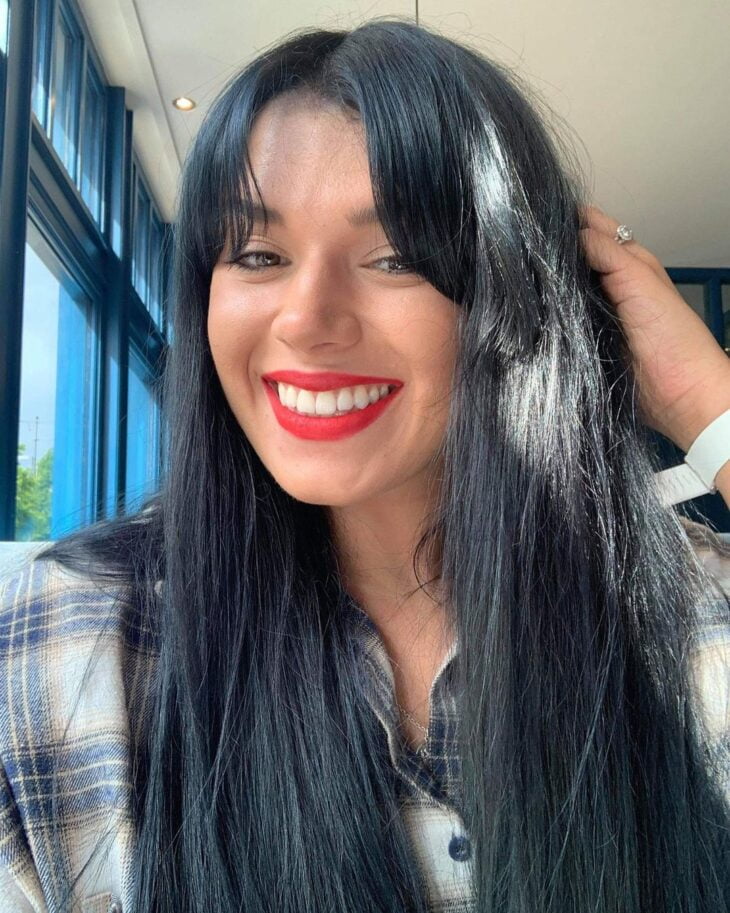Franja Reta em Cabelo Preto: O Guia Completo