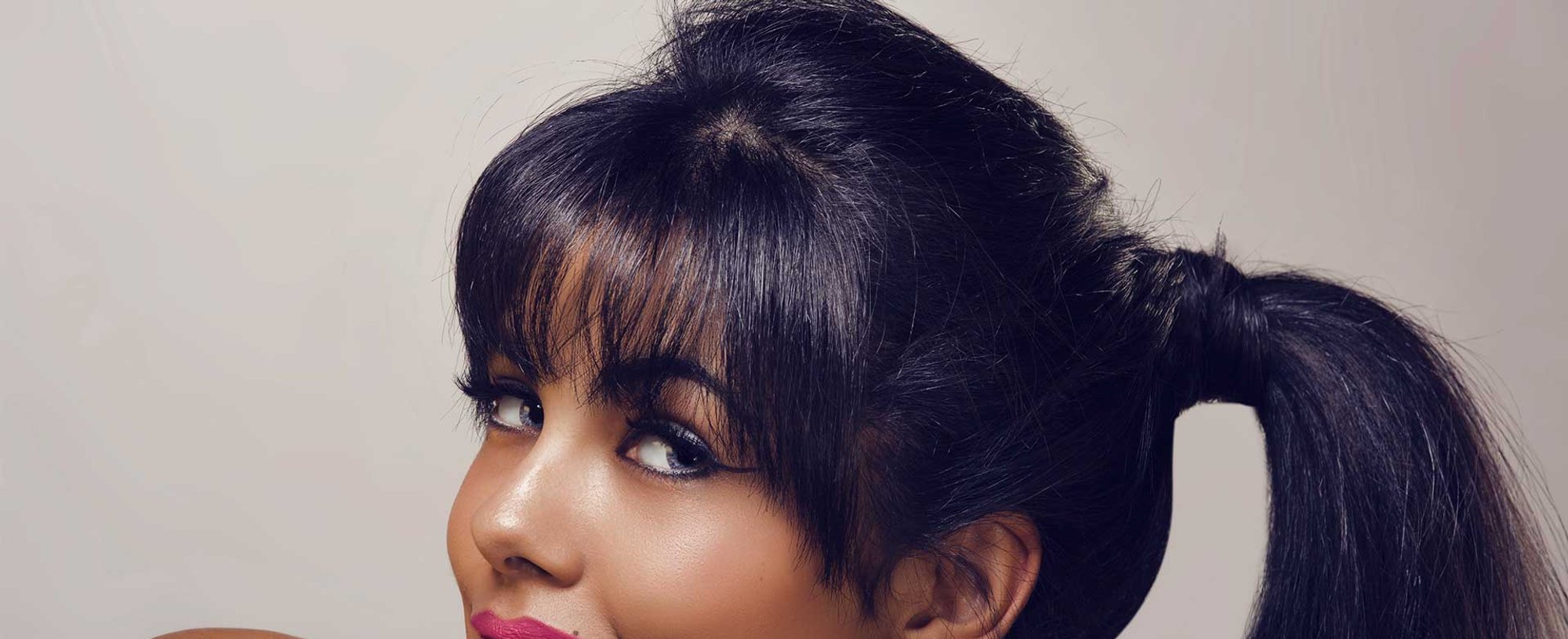 Como Escolher a Franja Perfeita para Seu Formato de Rosto e Cabelo Preto