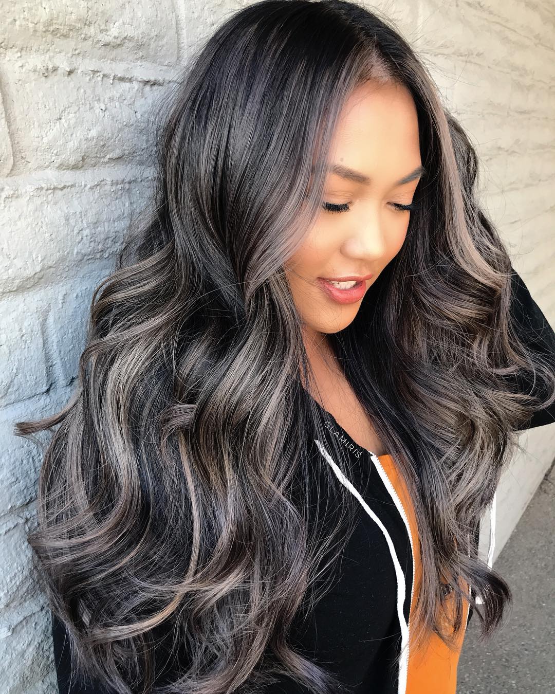 Guia Completo: Como Fazer Mechas Platinadas em Cabelo Preto com Segurança