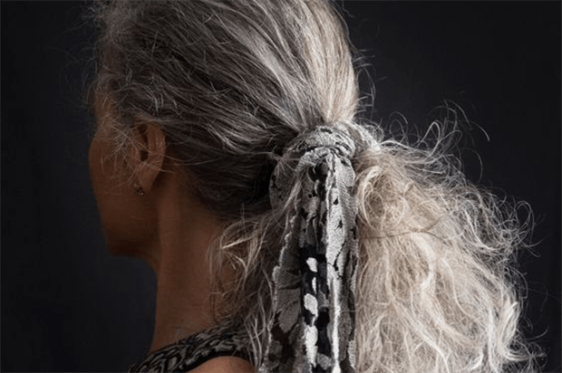 Manutenção do Cabelo Preto e Branco: Produtos e Cuidados para Evitar o Amarelamento