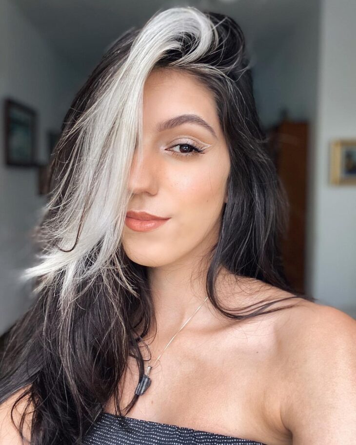 Mecha Frontal Branca: A Tendência 'Money Piece' Inspirada na Vampira dos X-Men