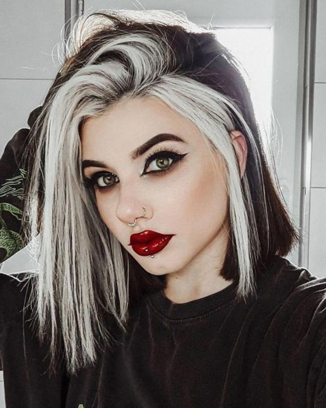 Cabelo Preto com Mechas Grisalhas: Transição Natural e Estilosa