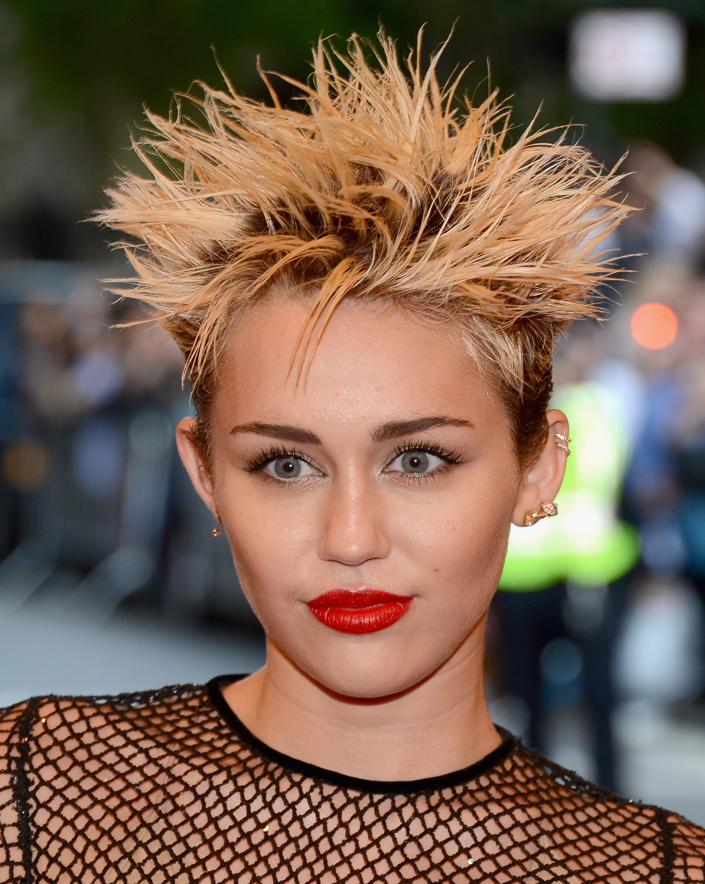 Do Clássico ao Moderno: A Evolução do Cabelo Punk